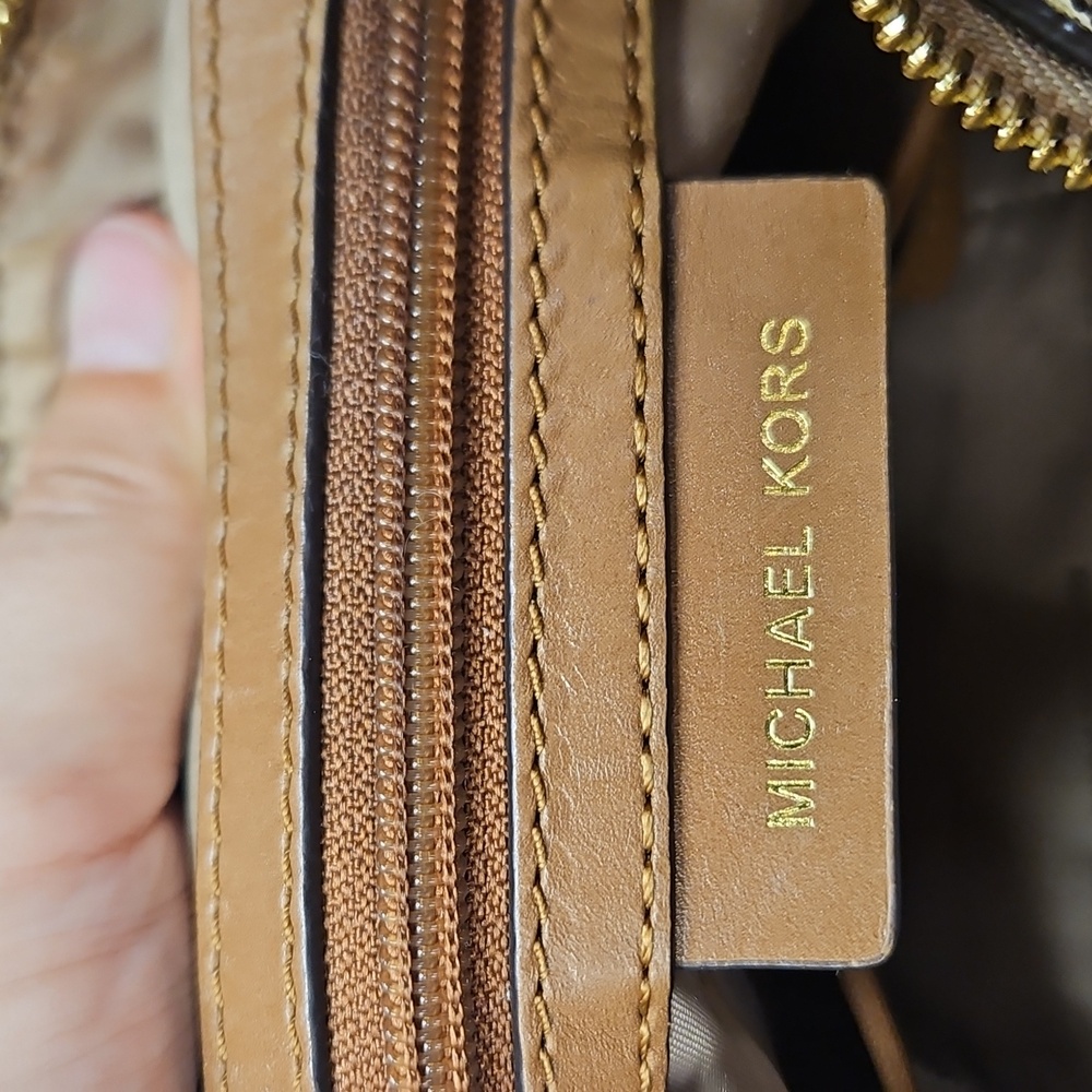 Rare Michael Kors Cream and Brown Logo Bag - Picture 15 of 16